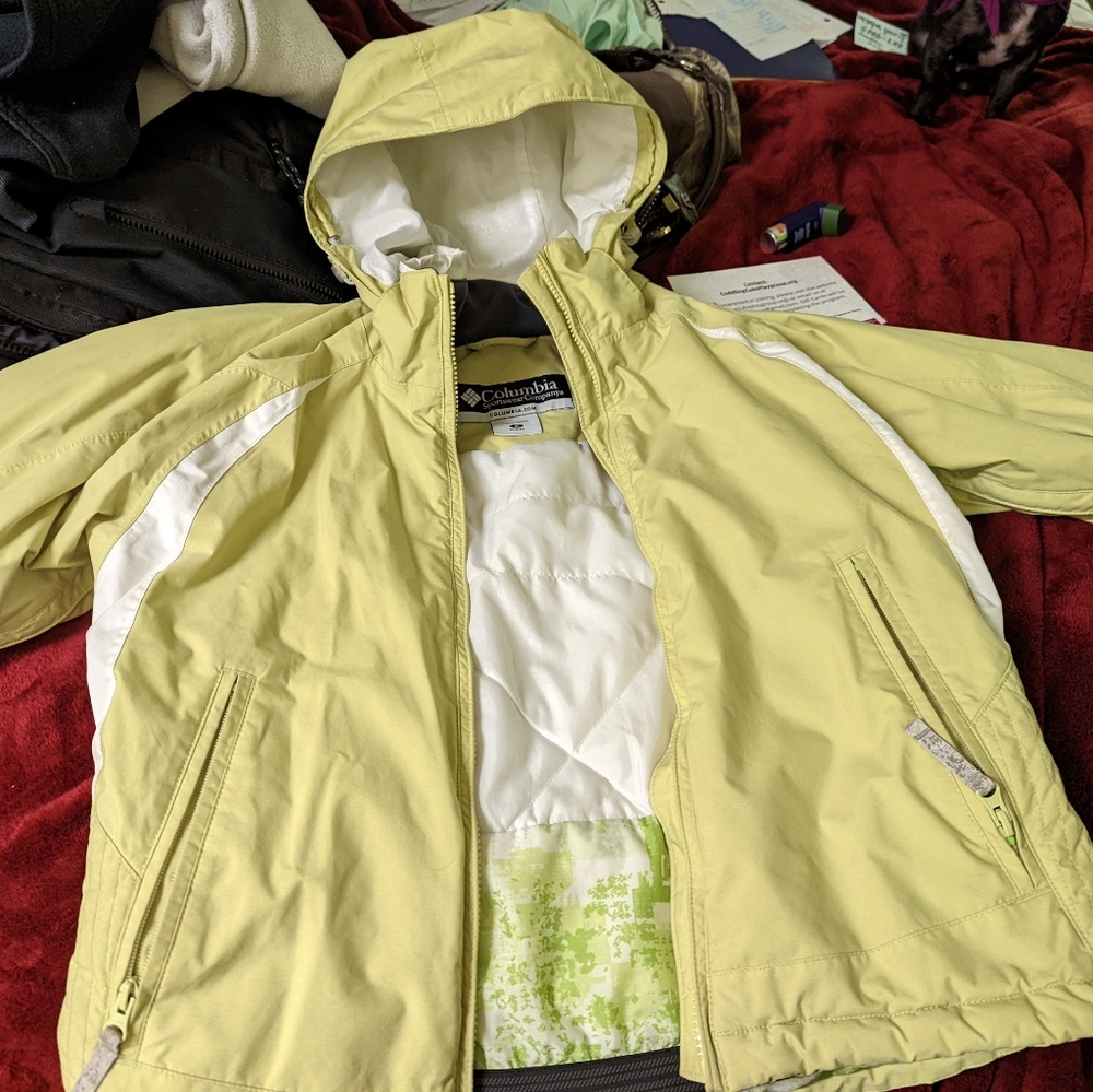 never worn youth size Columbia pale yell sportswear women's small winter jacket